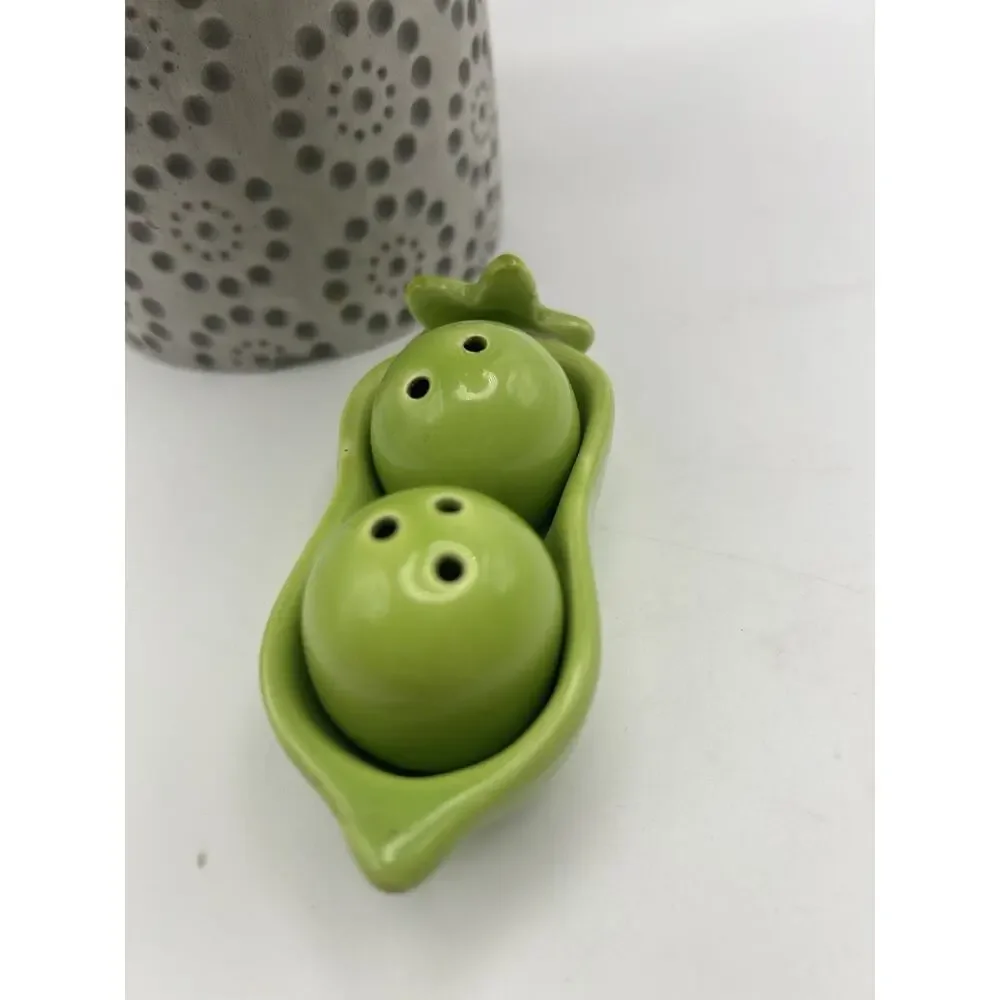 Kate Aspen Two Peas In A POD. Shakers. Pier One Imports.